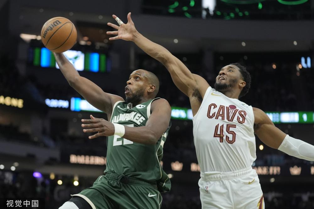 在足球圈中 在足球圈中